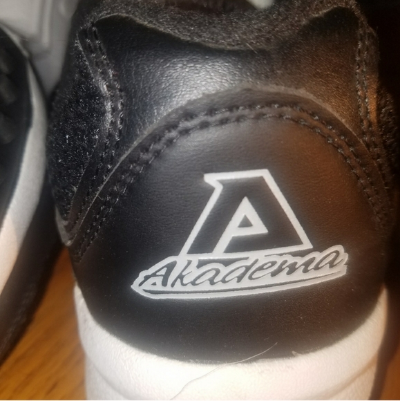 Akadema Zero Gravity Turf Shoe New no tags - Picture 3 of 3